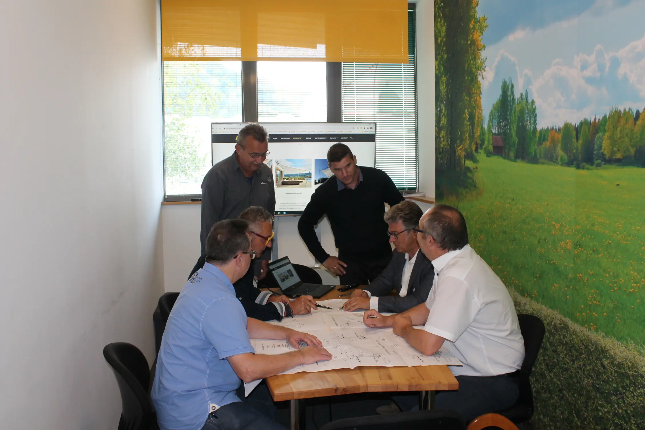 Team bei einer Besprechung